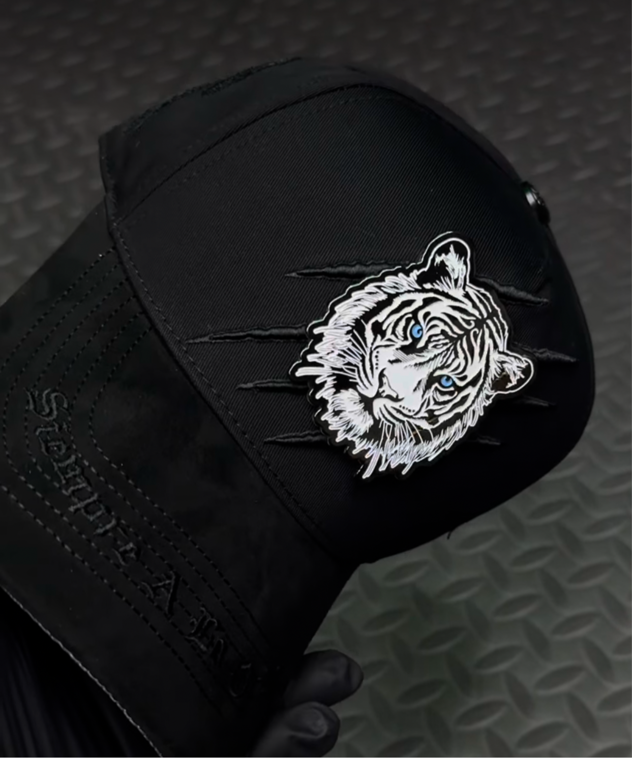 Tigre black hats